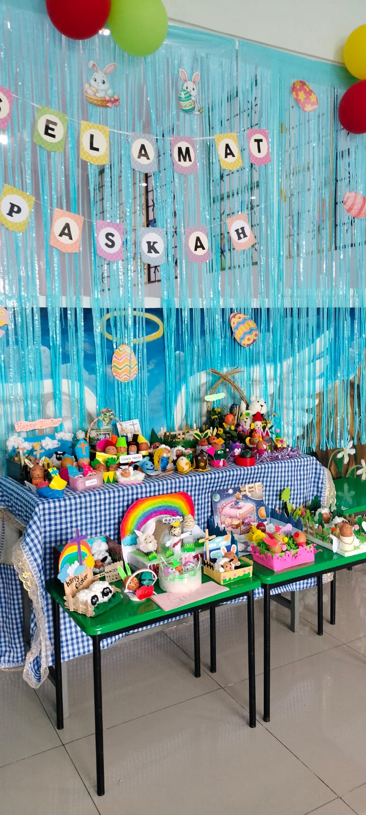 HASIL MENGHIAS TELUR PASKAH ORANGTUA DAN ANAK